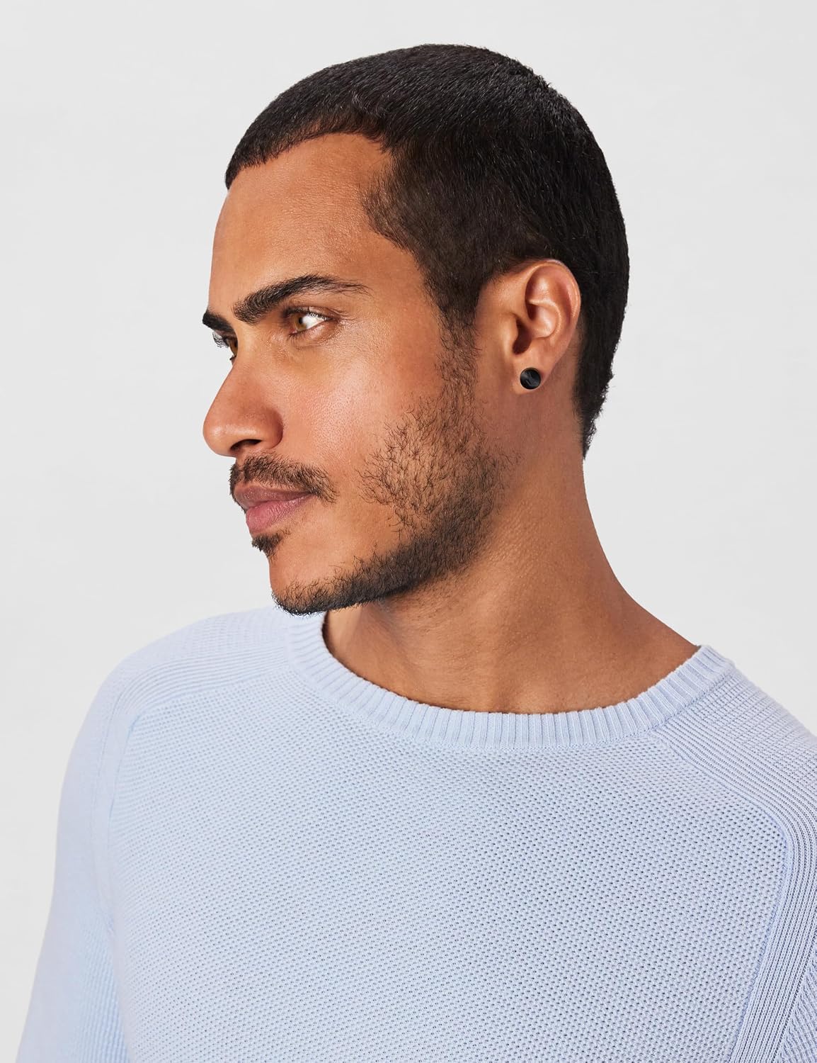 Detalle 2 de Lacoste Baseline Ohrstecker für Herren – Edelstahl mit schwarzer IP-Beschichtung