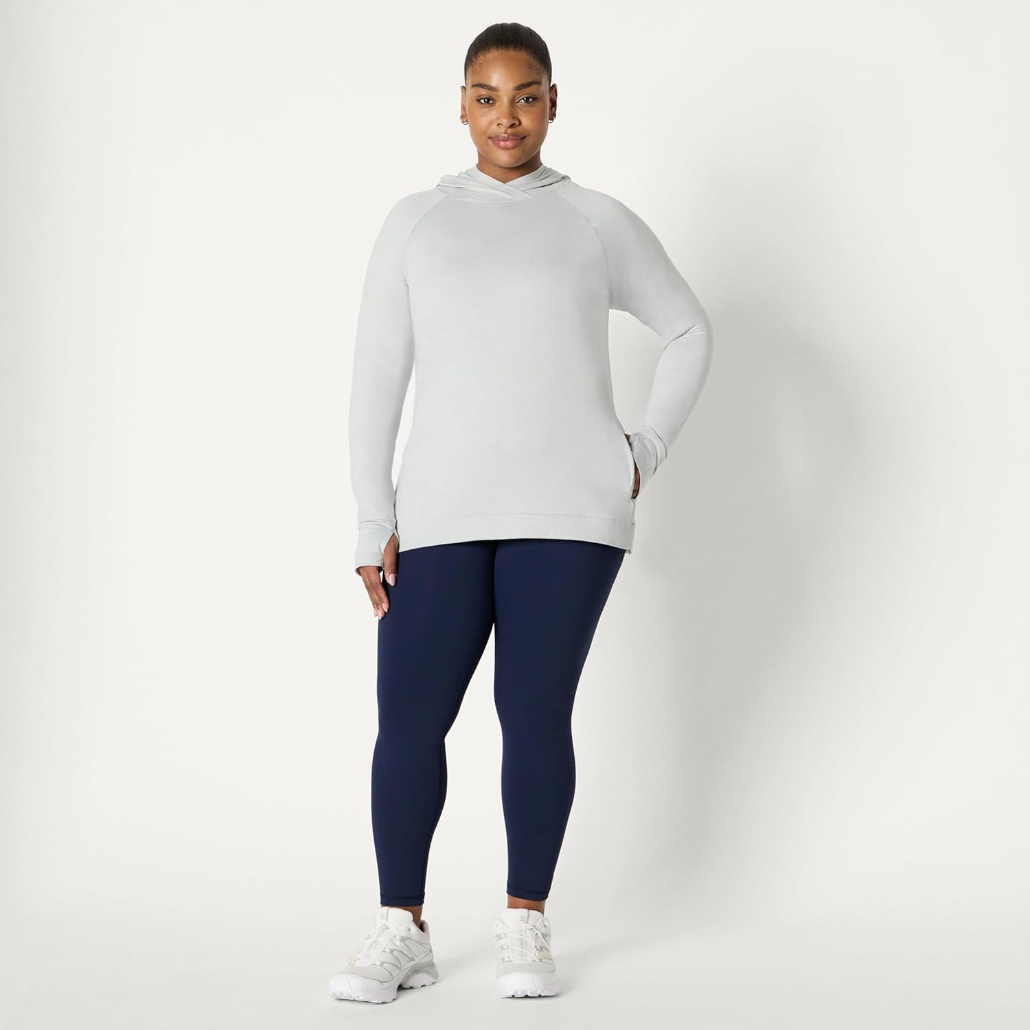 Thumbnail 6 de Amazon Essentials Women's Athletic Soft Performance Lightweight Long Sleeve Pullover Hoodie