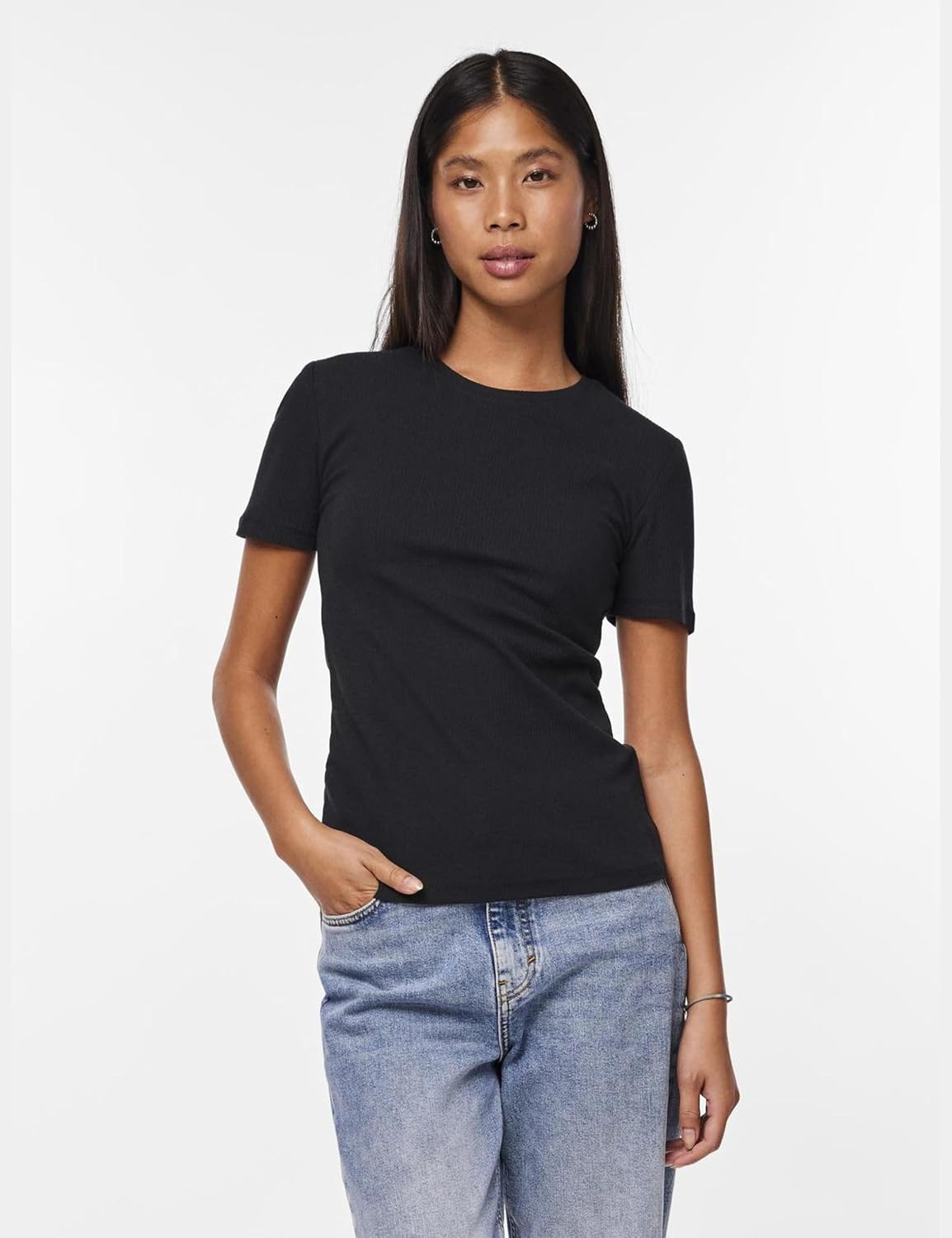 Detalle 2 de PIECES Women's Pcruka Ss Top Noos Bc T-Shirt (Pack of 1) – Ribbed Short Sleeve Regular Fit