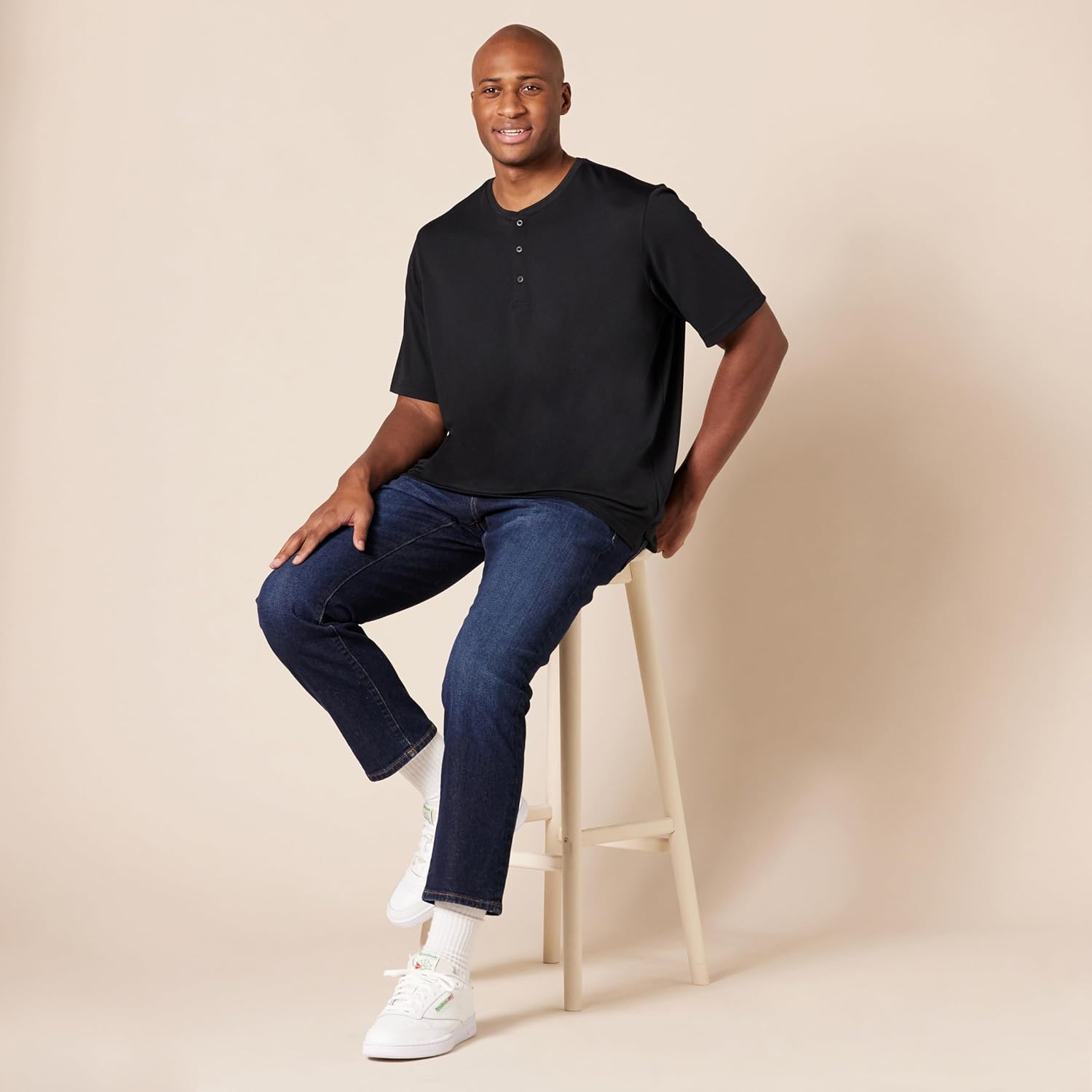 Thumbnail 5 de Amazon Essentials Men's Regular-Fit Short-Sleeved Quick-Dry Jersey Henley T-Shirt