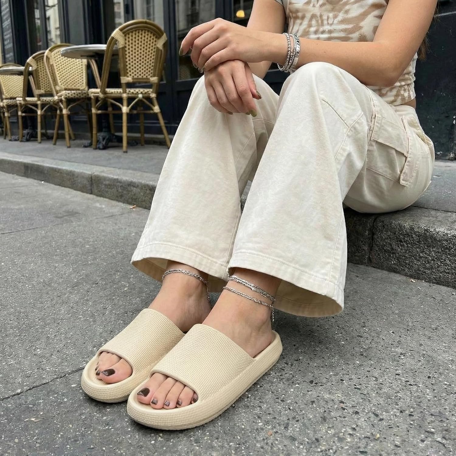 Thumbnail 4 de CUSHIONAIRE Feather EVA Slides for Women 1 Pair 👡