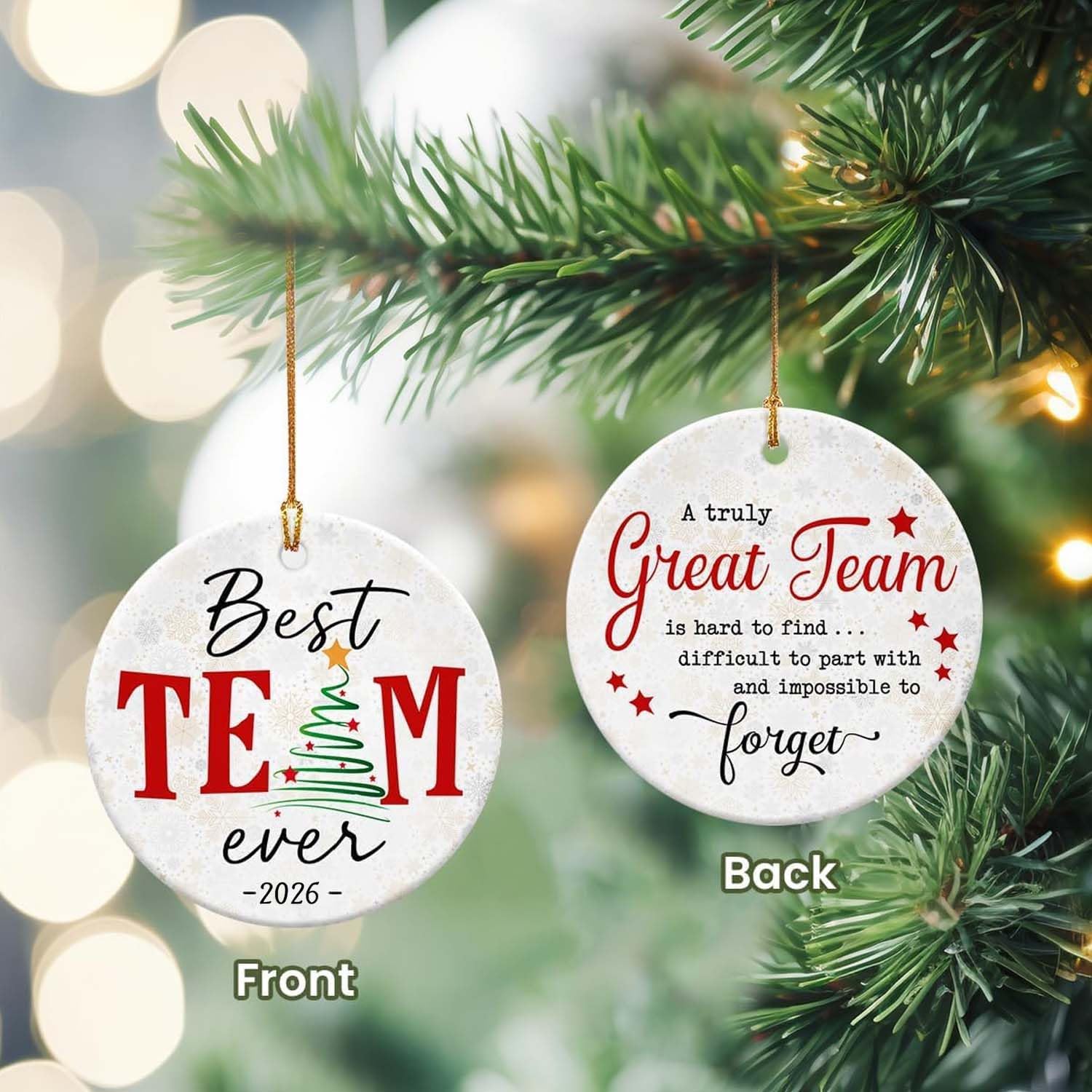 Detalle de Fvviia Best Team Ever Ornament 2026, 3x3-Inch Ceramic Hanging Decoration