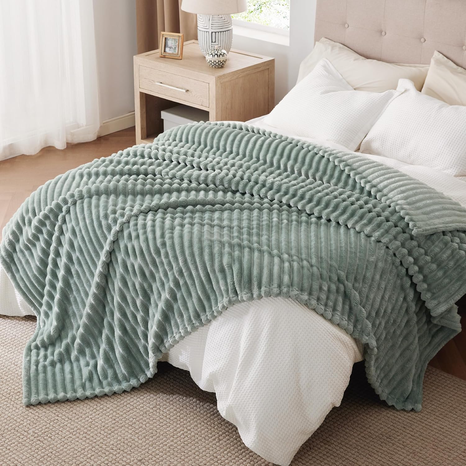 Thumbnail 5 de Bedsure Plaid Polaire pour Canapé - Couverture Douce et Chaude en Tissu Peluche, XXL 220 x 240 cm, Vert Jade