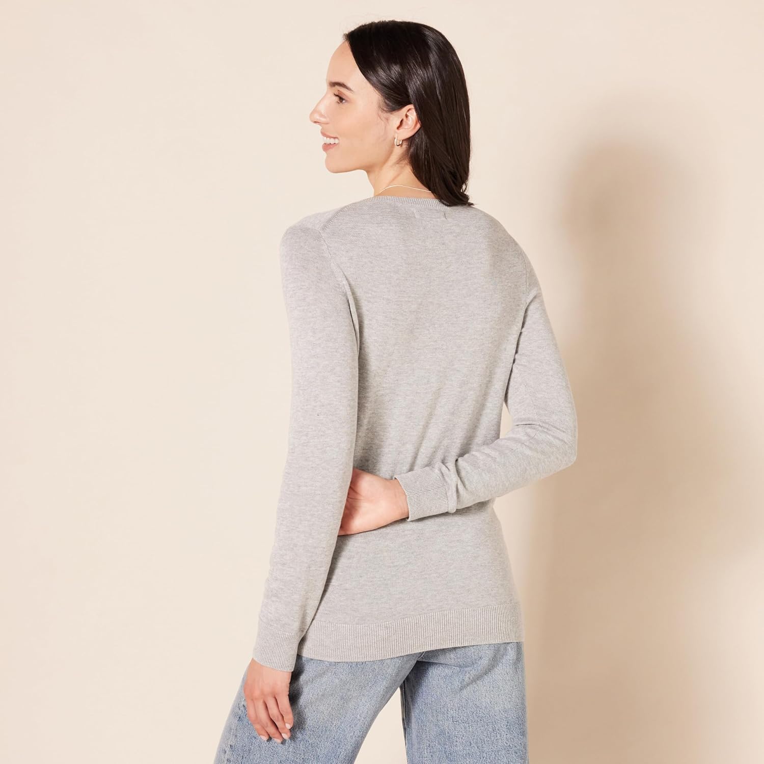 Thumbnail 1 de Amazon Essentials Women's Regular-Fit Lightweight V-Neck Long-Sleeve Jumper (Available in Plus Size)