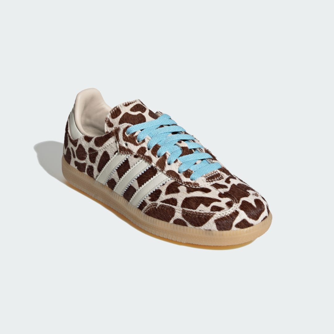 Detalle de ZAPATILLA SAMBA OG de Adidas: estilo retro y comodidad para el día a día