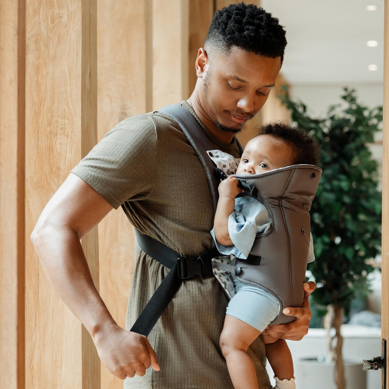 Thumbnail 5 de Nuby Two Way to Wear Baby Carrier: A Practical, Lightweight Option from Birth to 18 Months