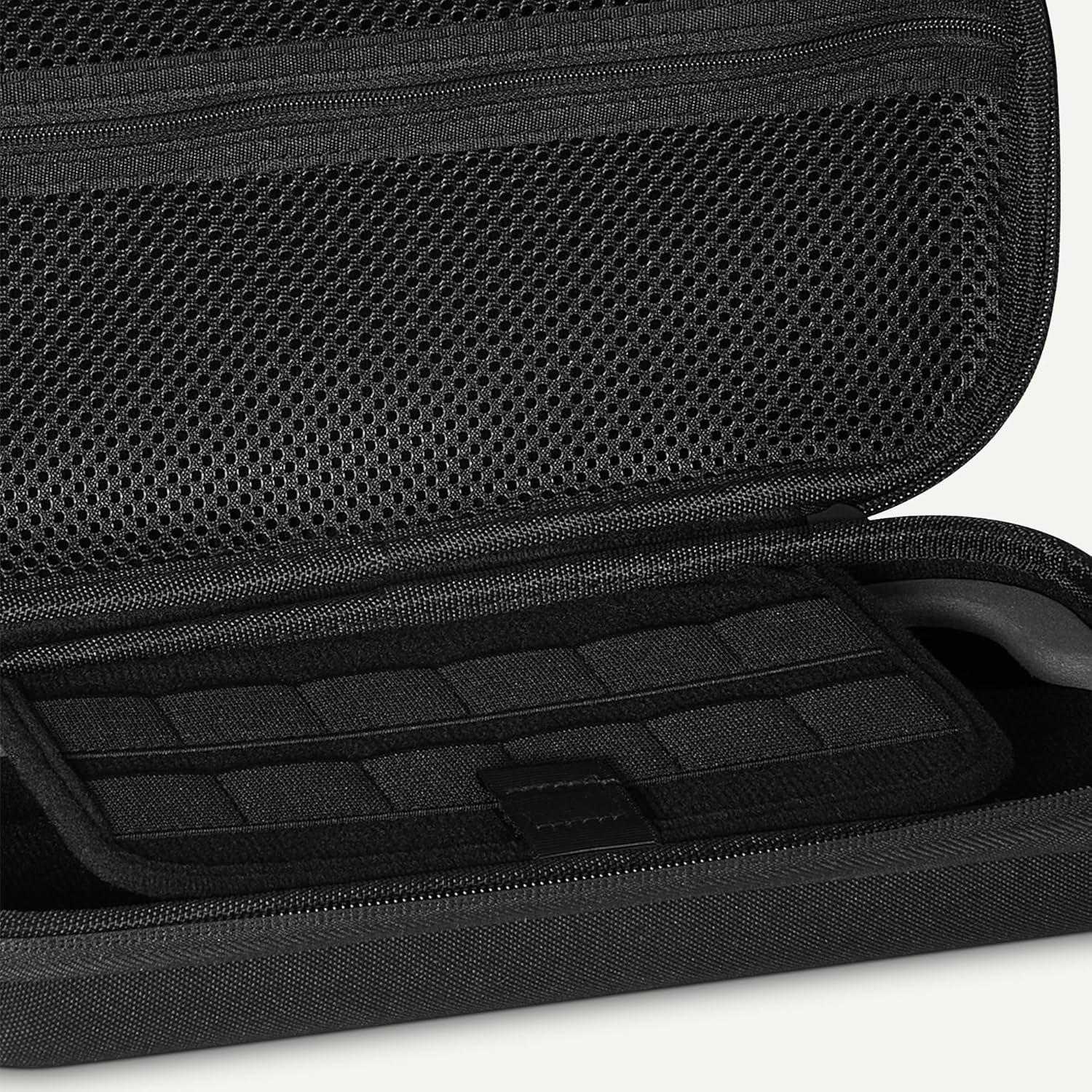 Thumbnail 3 de Amazon Basics Universal Nintendo Switch Case with 12 Game Card Slots for Switch OLED and Switch 2