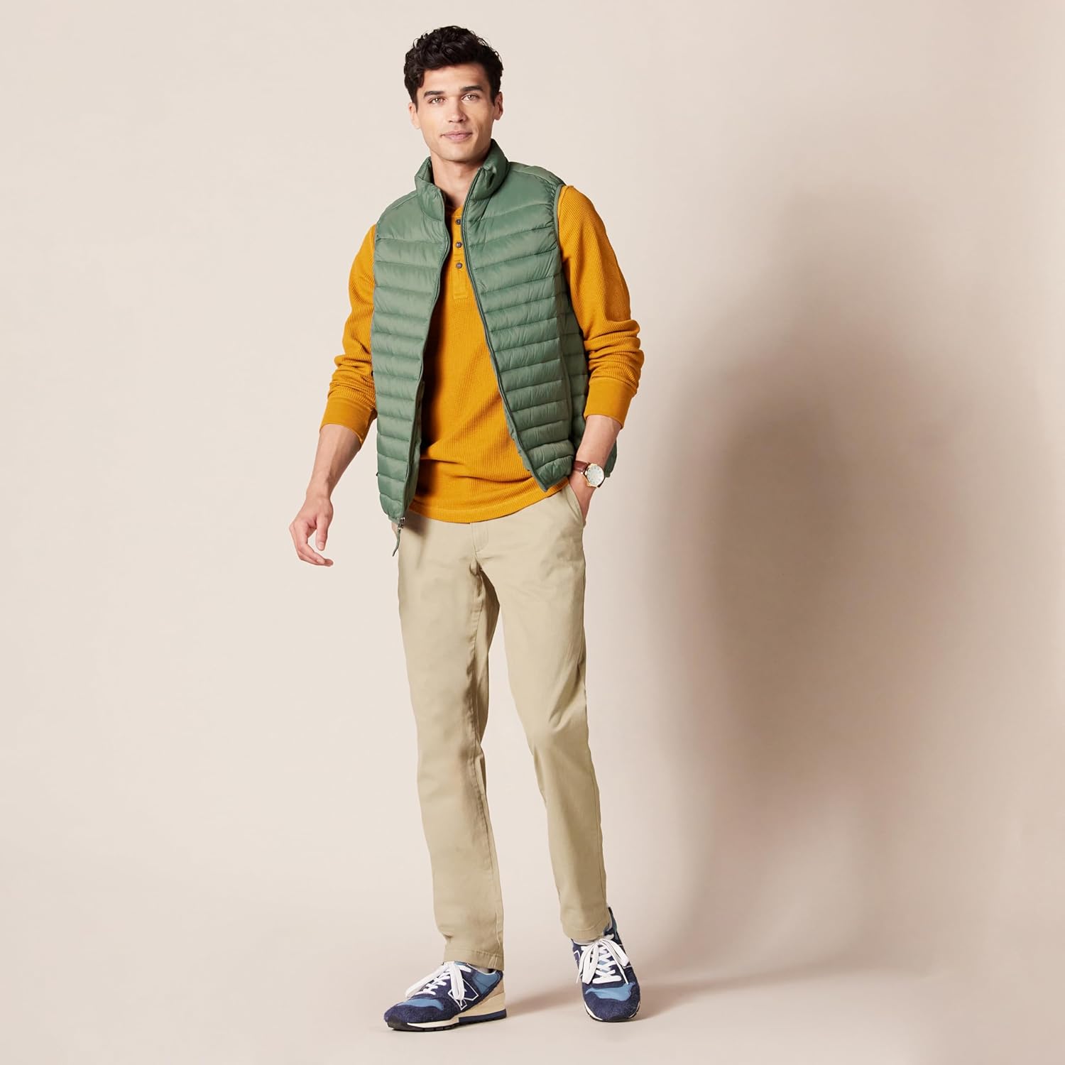 Thumbnail 4 de Amazon Essentials Herren Legere Stretch-Chinohose mit klassischer Passform (Skinny Fit) in Khaki
