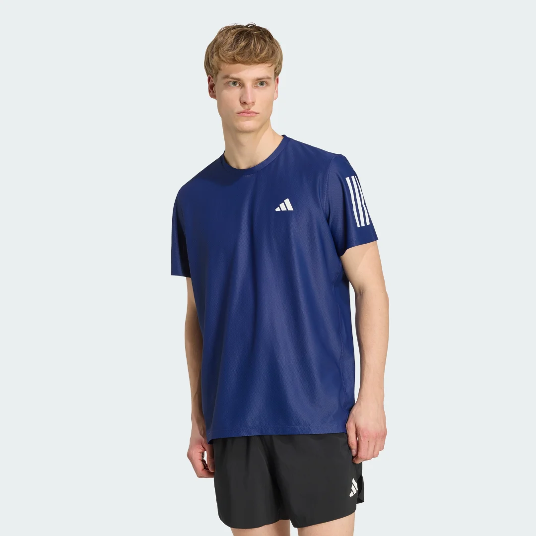 Detalle de Camiseta Own the Run de Adidas: una opción pensada para entrenar con estilo