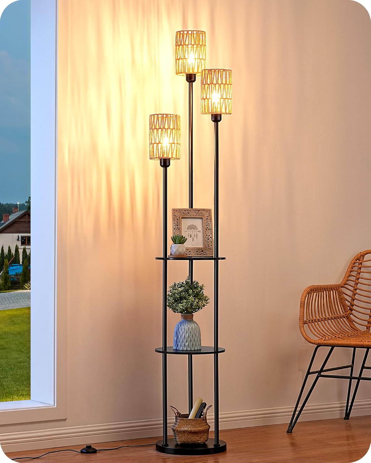 Detalle de EDISHINE Lampada da Terra Boho Vintage con Mensola e Ripiano – Piantana 3 Luci E27
