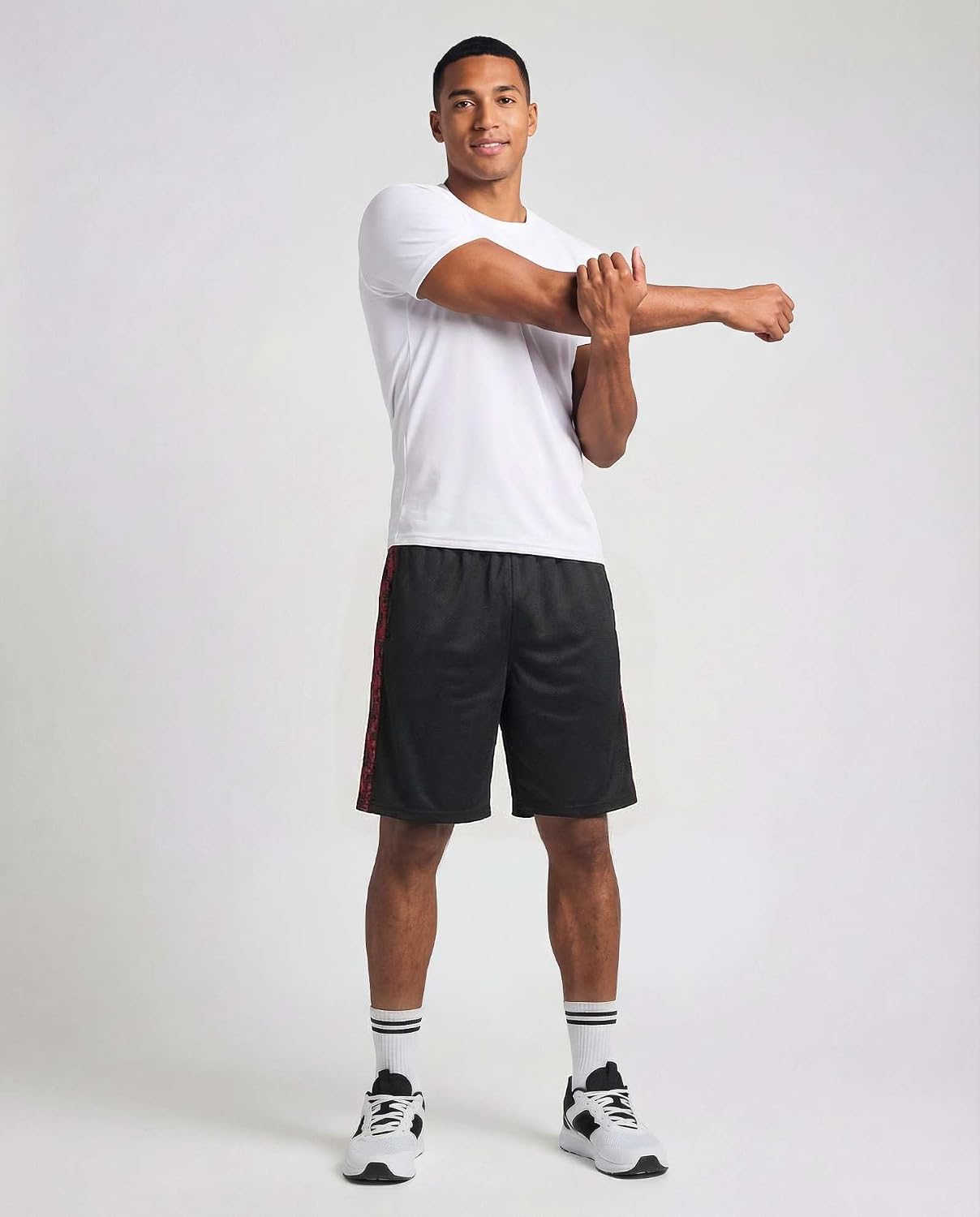 Detalle de Real Essentials 5 Pack: Men’s 9" Mesh Shorts