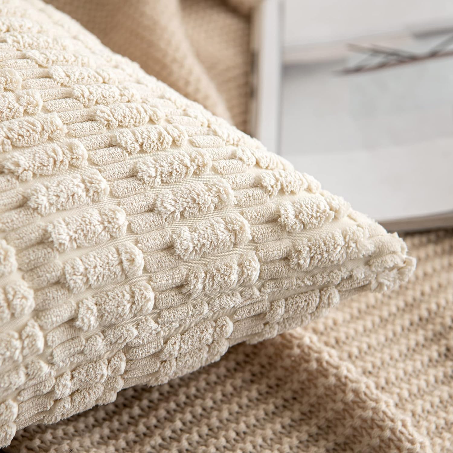 Thumbnail 1 de MIULEE 2-Pack Corduroy Cream White Square Cushion Covers 50x50 cm (20x20 in) – Boho Deco for Living Room or Bedroom