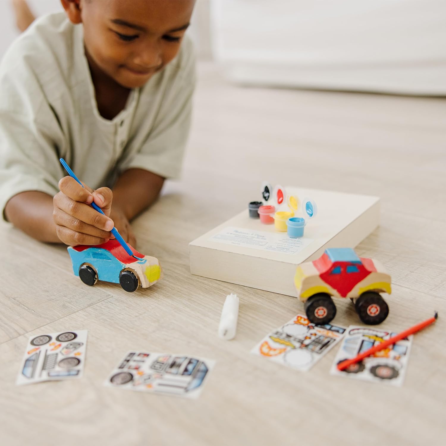 Detalle 2 de Melissa & Doug Race Car and Monster Truck Kit