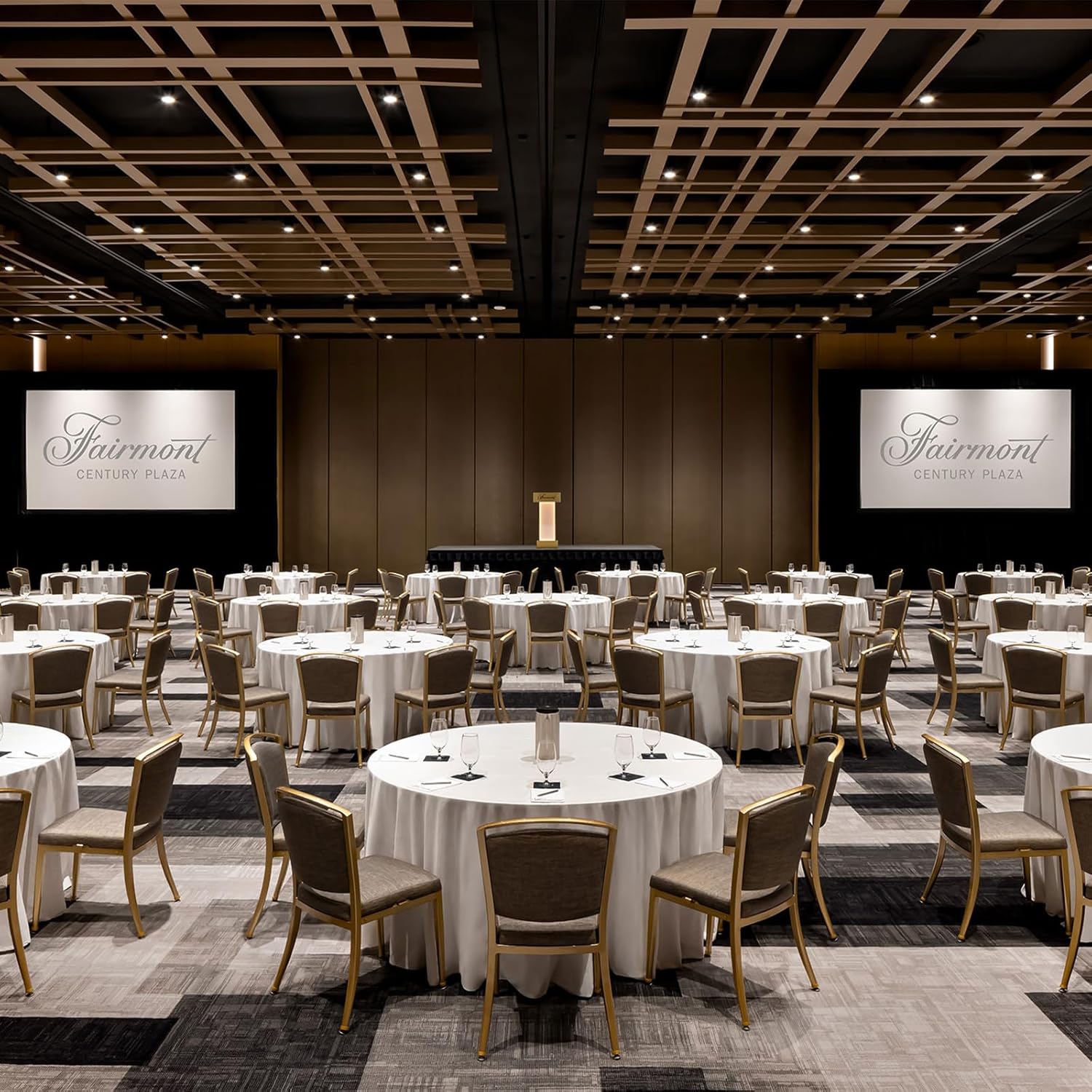 Thumbnail 5 de RestfulGlow 8-Pack 108-Inch White Round Tablecloth (Washable Polyester) for Round Tables