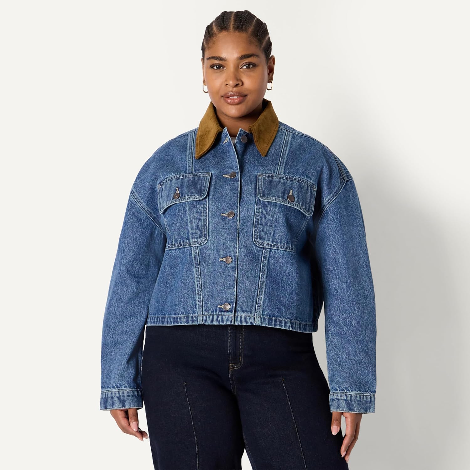 Detalle de Amazon Essentials Women's (Demi's Pick) Oversized-Cropped Denim Jacket with Contrast Corduroy Collar