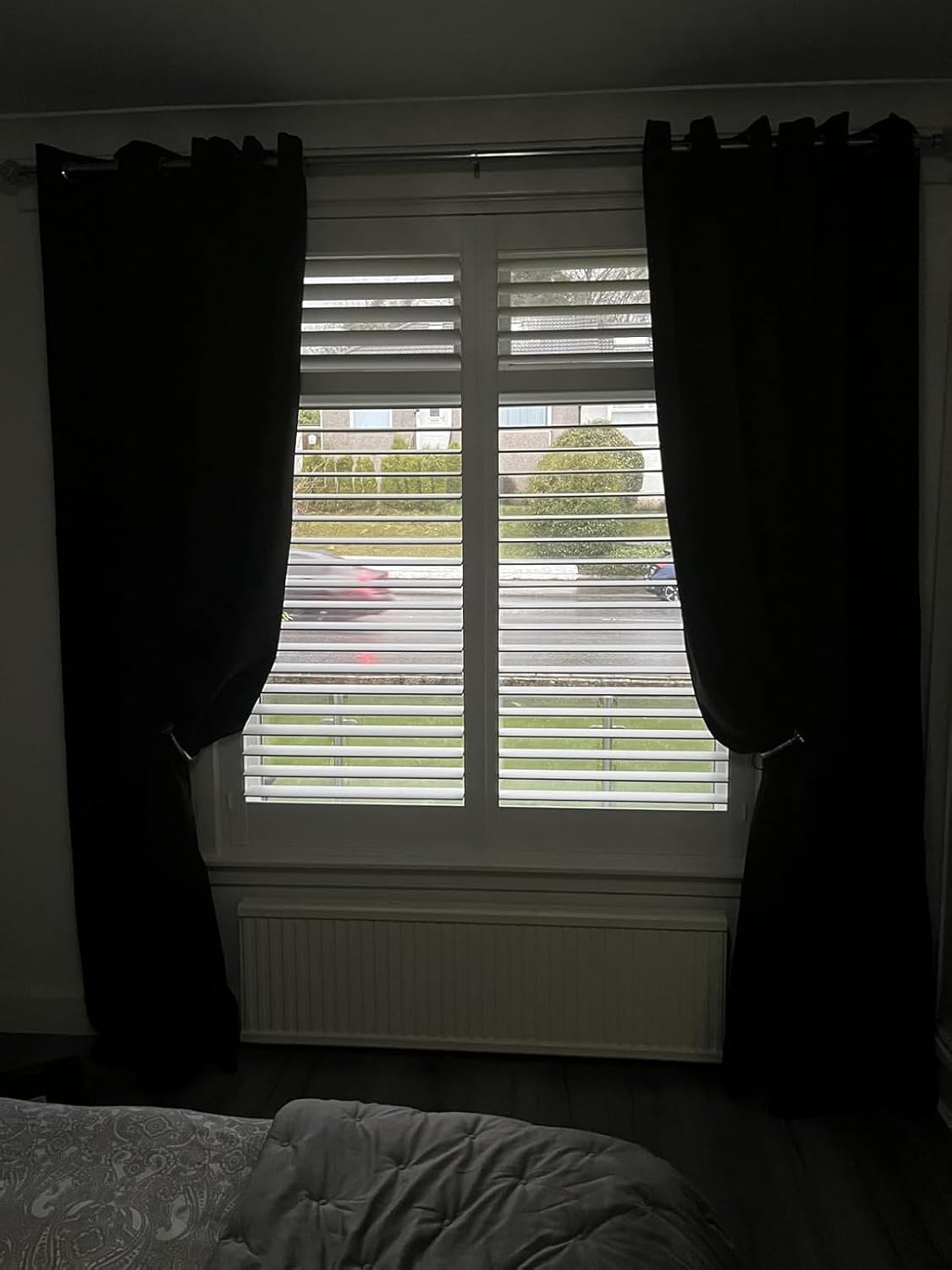 Thumbnail 2 de Thermal Insulated Blackout Ring Top Eyelet Curtains (Black, 66 x 54 Inches) — 2 Panels