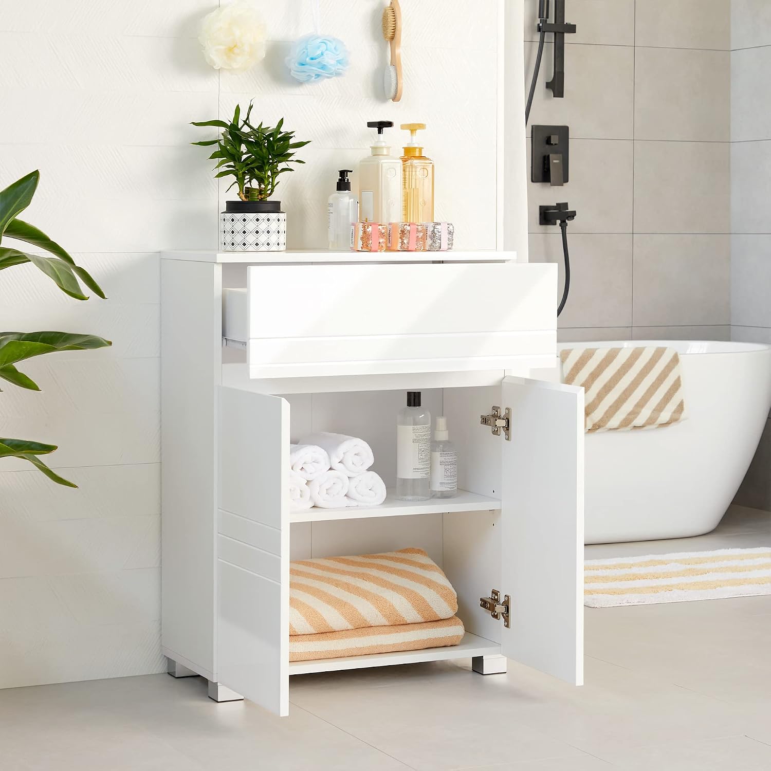Detalle de VASAGLE Armadietto da bagno BBK140W01 con cassetto e doppia anta, ripiano regolabile, 60 x 30 x 80 cm (bianco)