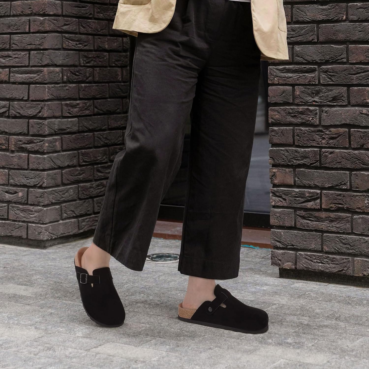 Detalle 2 de Litfun Wildleder Clogs für Damen mit weichem Fußbett und Arch Support (Slip-on Mules)