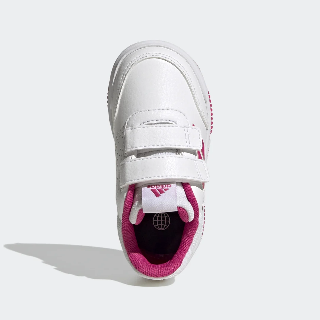 Detalle de Adidas Tensaur Hook and Loop, zapatillas blancas con cierre adherente