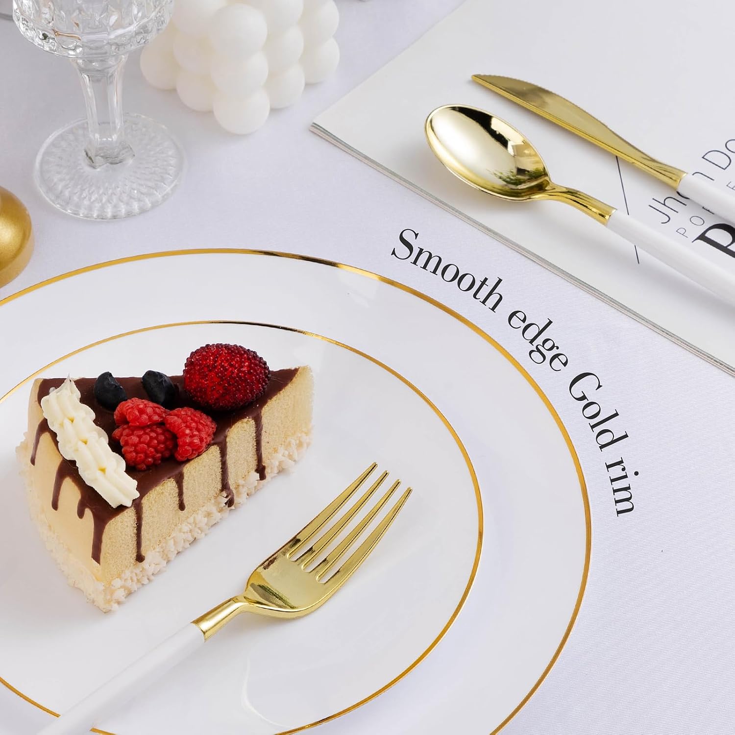 Detalle de Goodluck 7-Inch Gold-Rim Plastic Dessert Plates, White, 100-Pack