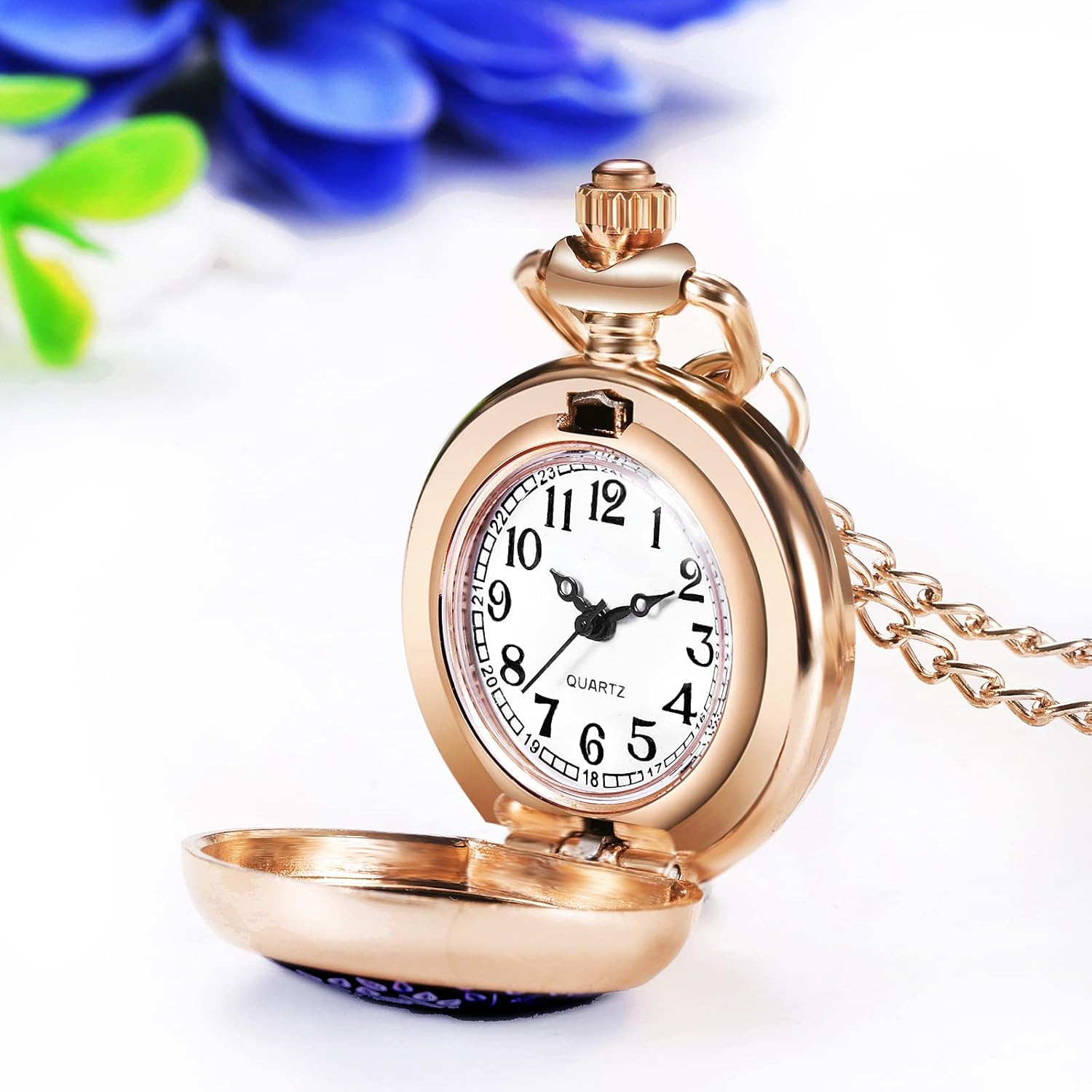 Detalle 2 de JewelryWe Taschenuhr Damen Elegant – Rosegold mit Engelsmotiv, Lebensbaum, Schädel, Schmetterling oder Engel Mädchen – Analoge Quarz-Uhr mit Kette