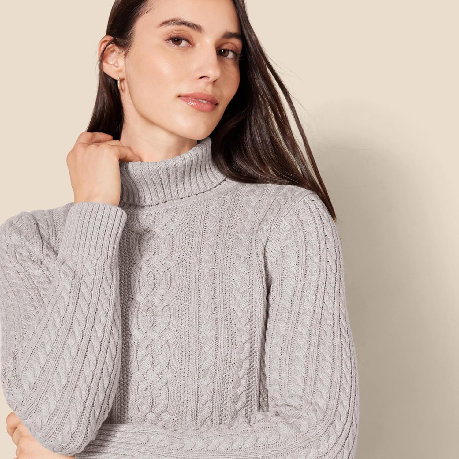 Thumbnail 2 de Amazon Essentials Women's Cable Knit Turtle Neck Jumper (Available in Plus Size)