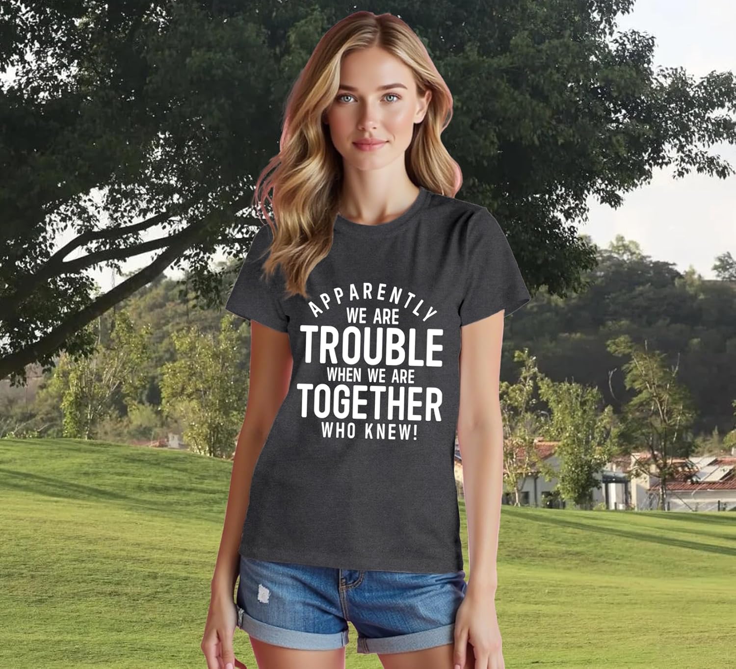 Detalle 2 de Qskall Best Friend T‑Shirt for Women – Bestie Tee