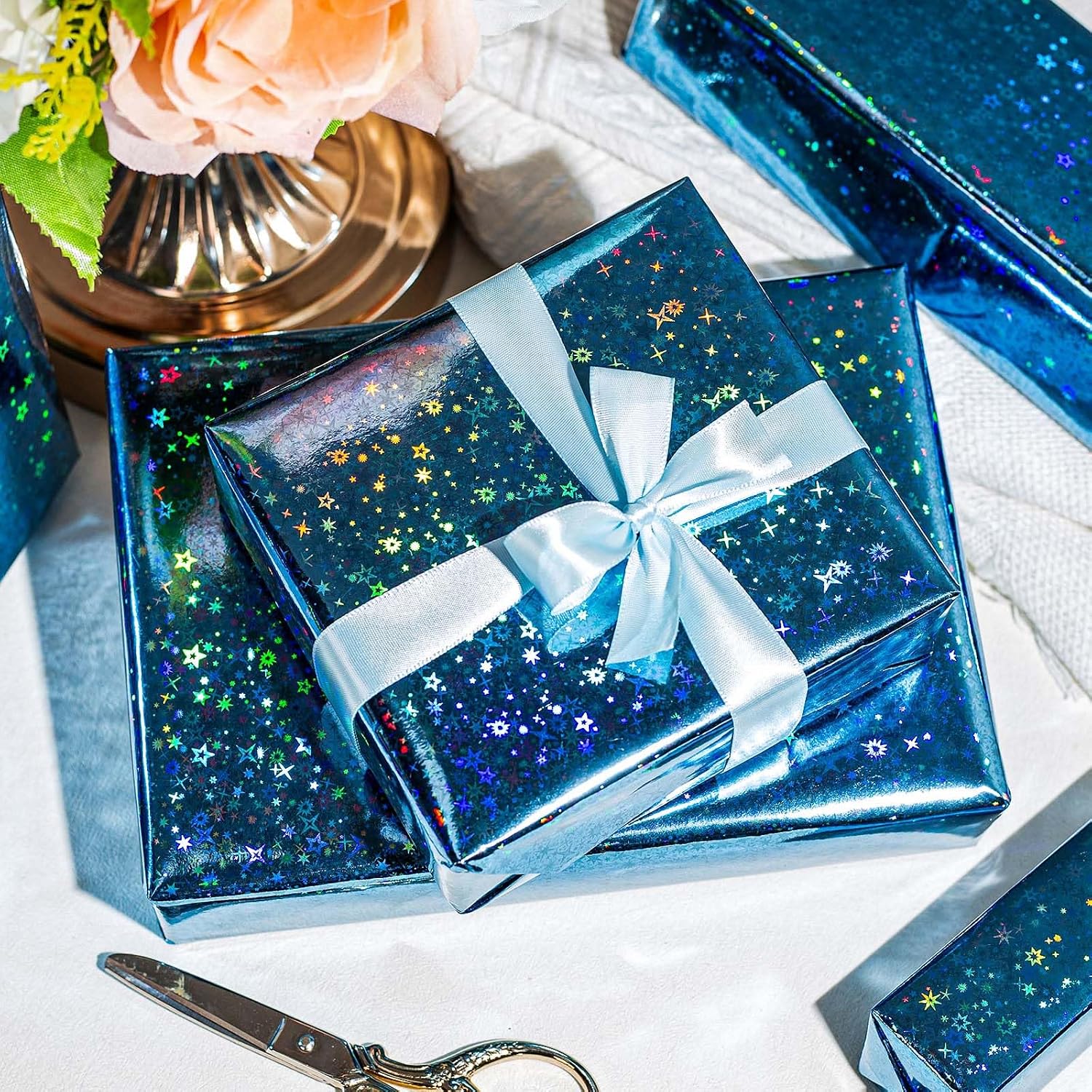 Thumbnail 2 de Wikadlik Blue Holographic Wrapping Paper with Cute Stars (43 cm x 10 m)