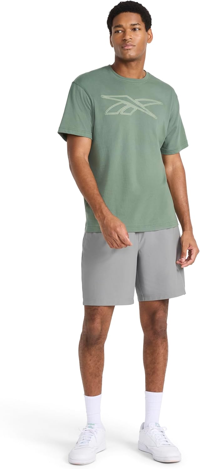 Detalle de Reebok Men's Short Sleeve Graphic Crewneck T-Shirt — Standard Fit, Lightweight Cotton-Poly