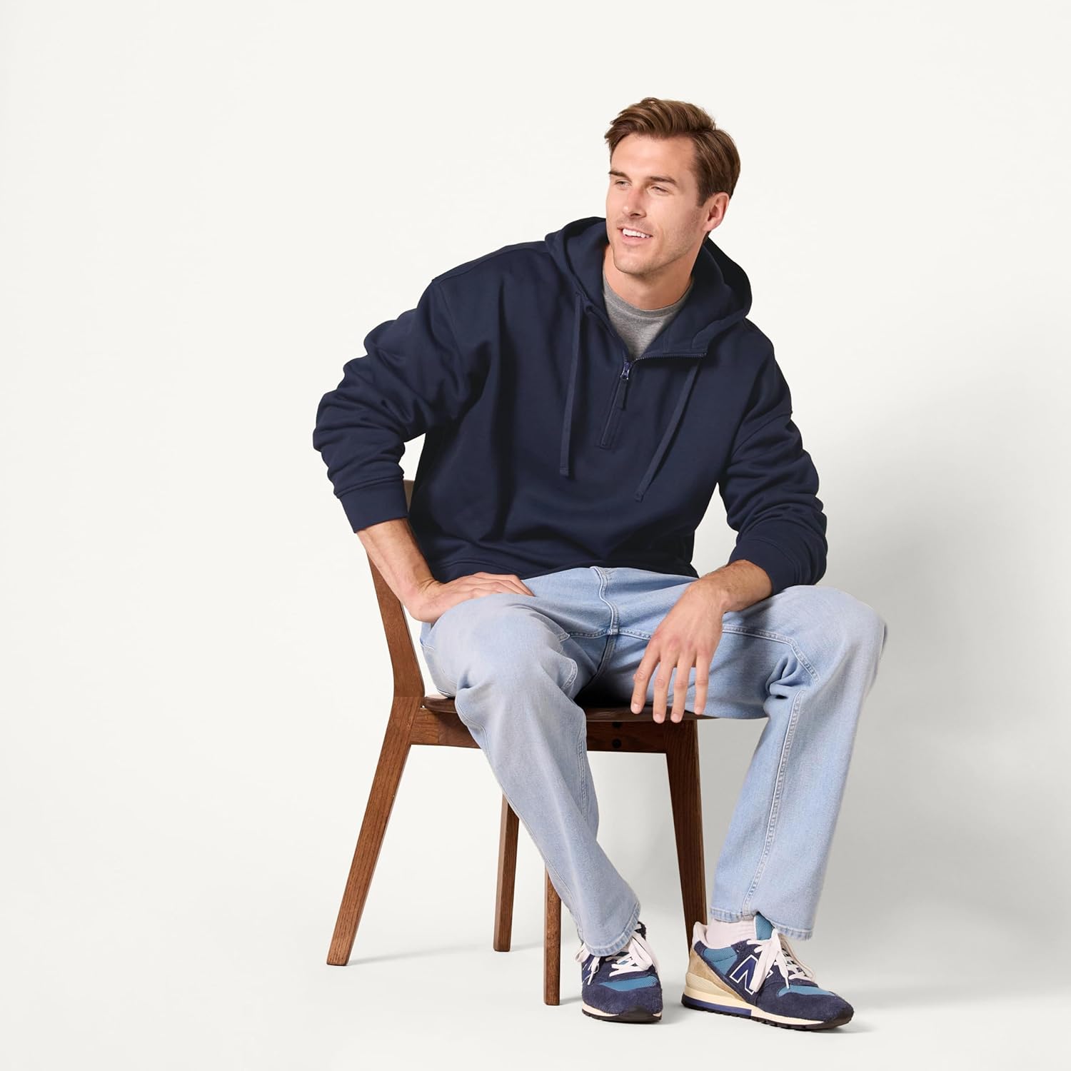 Thumbnail 5 de Amazon Essentials Herren Oversize-Kapuzensweatshirt mit Viertel-Reißverschluss (gebürstetes Fleece)