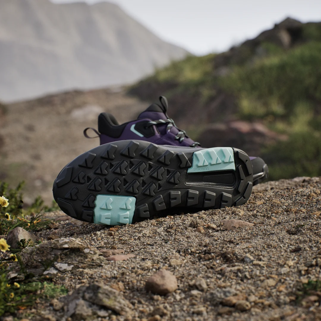 Detalle de adidas Terrex Anylander Mid Rain.Rdy Hiking morada: zapatilla de senderismo media resistente a la lluvia