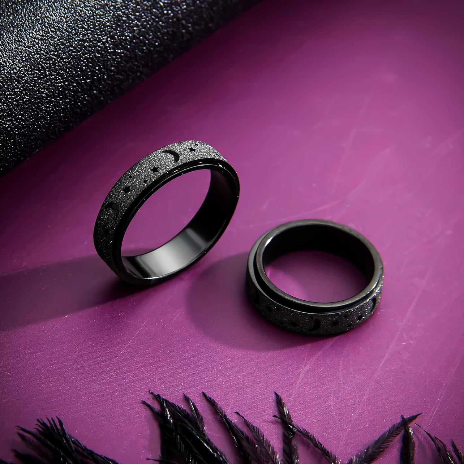 Detalle 2 de LuckyAmor Anxiety Spinner Ring (Moon & Star) for Women — Stainless Steel Rotating Fidget Band, Sizes 6–10