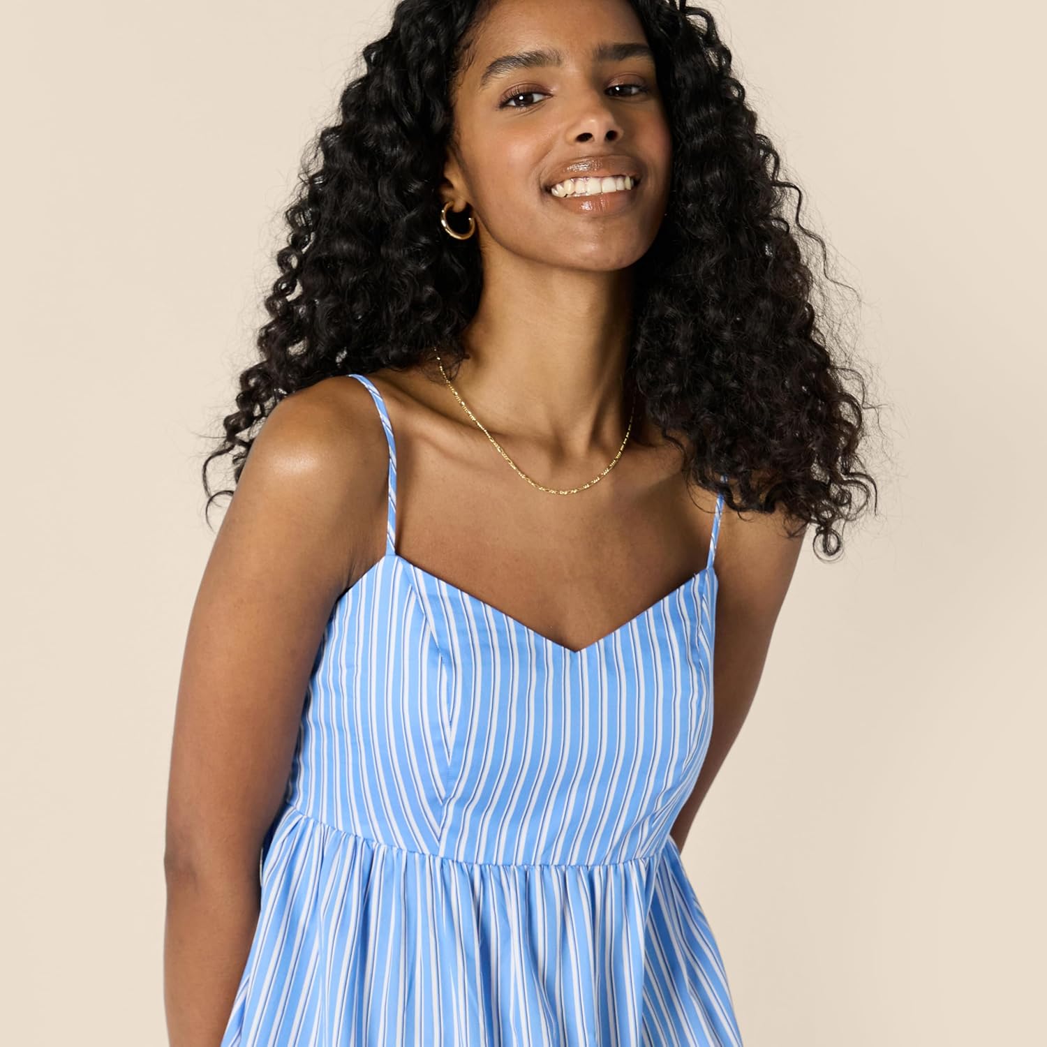 Thumbnail 3 de Amazon Essentials Damen Gestuftes Fit-&-Flare Maxikleid aus Baumwollsatin mit Empire-Taille