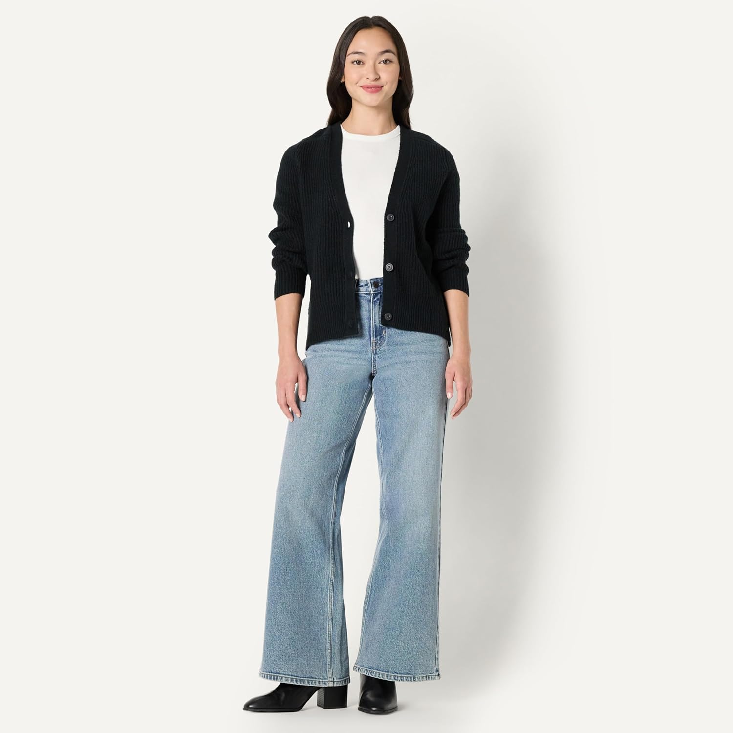Detalle de Amazon Essentials Damen Gerippte Soft-Touch-Blouson-Strickjacke – lockerer Fit, kuschelig warm