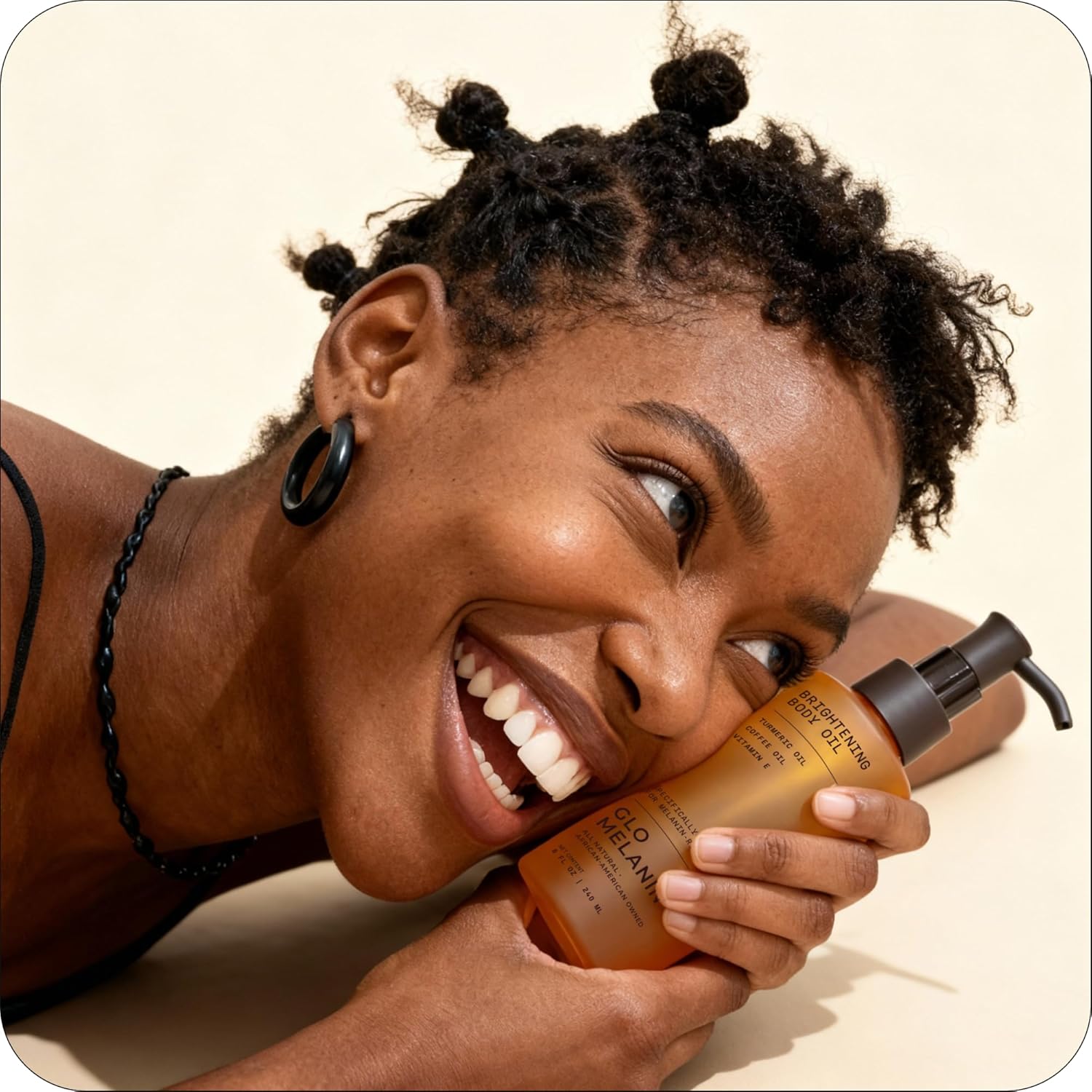 Detalle de Glo Melanin Brightening Body Oil — Lightweight Vitamin C, Kojic Acid & Turmeric Moisturizer (8 oz / 230 ml)