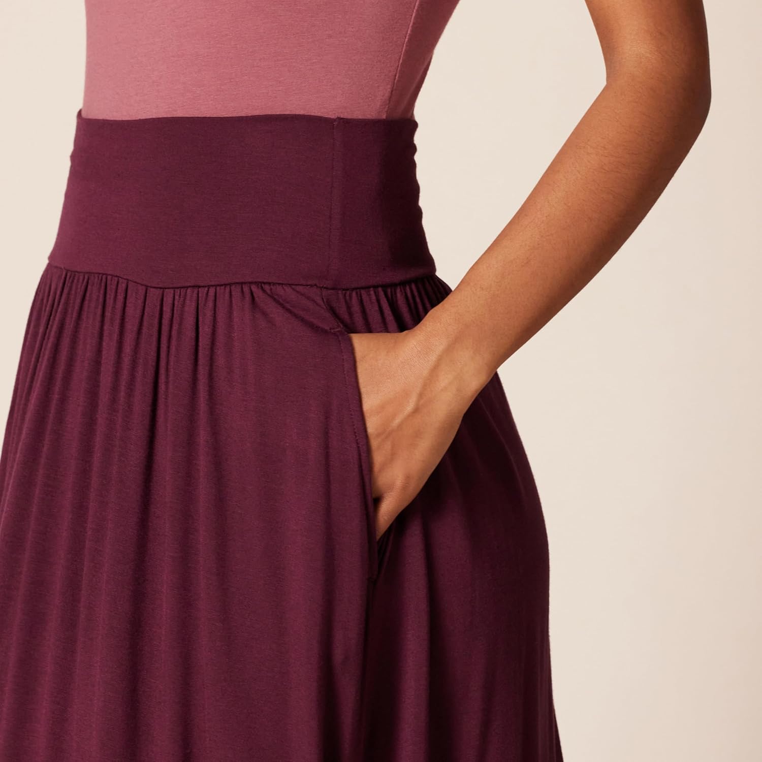Detalle de Amazon Essentials Damen Midirock aus Jersey zum Hineinschlüpfen – 66,0 cm Länge