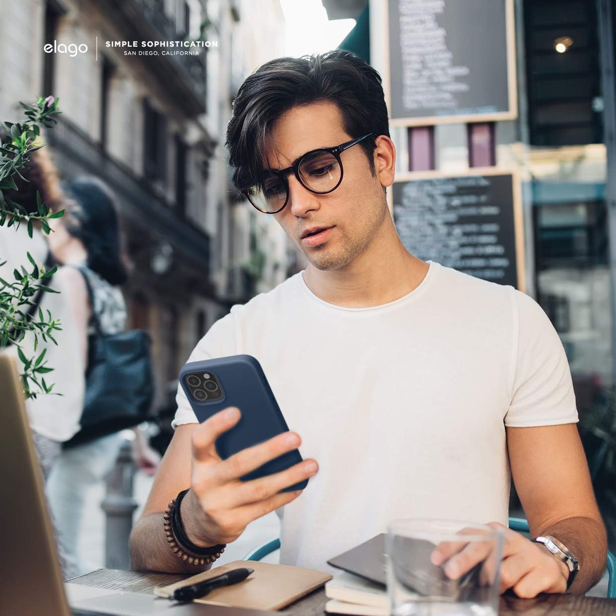 Detalle de elago Coque Silicone Liquide en silicone premium pour iPhone 12 Pro Max 6,7” (Bleu marine) – protection antichoc à 3 couches