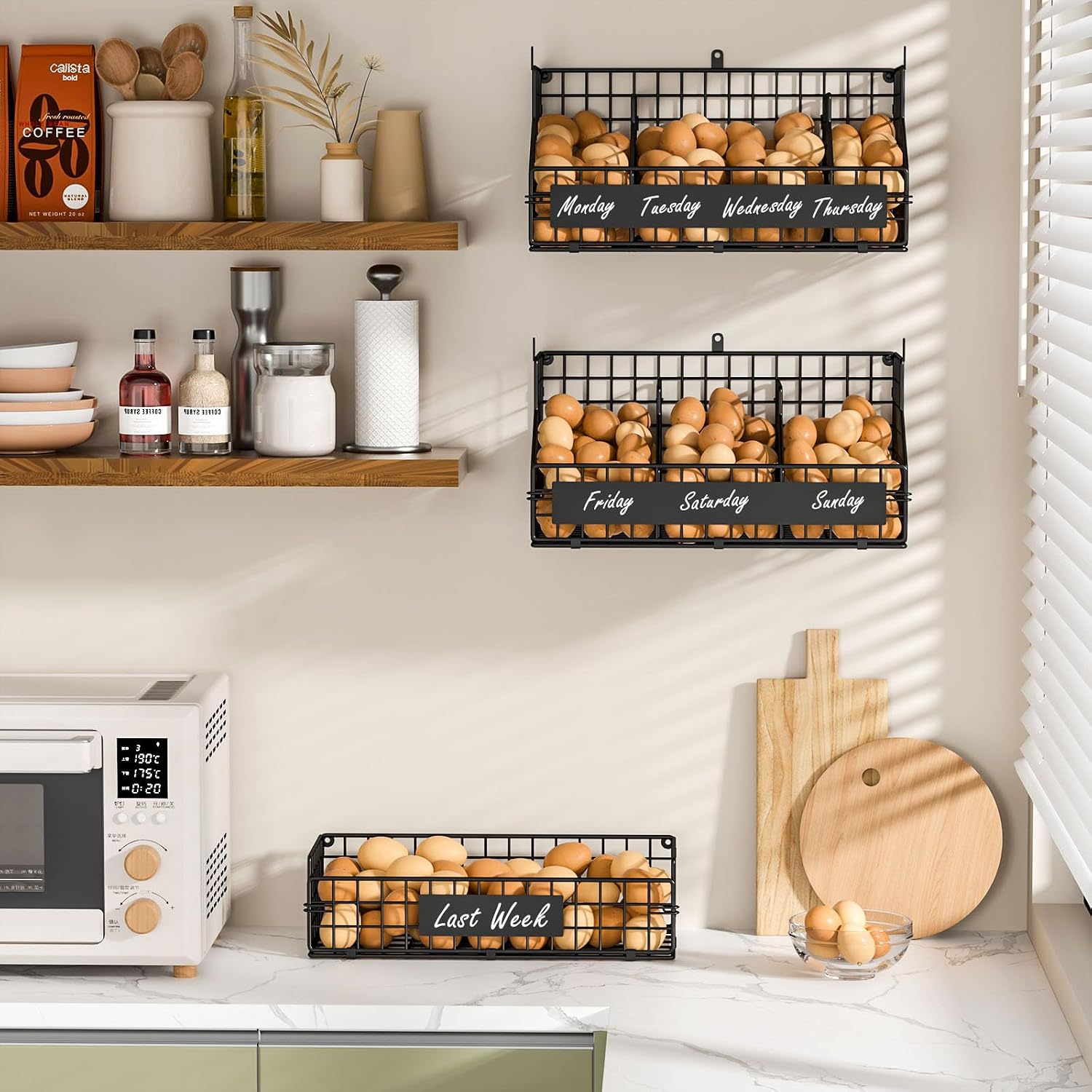 Detalle de keomaisyto 3-Tier Countertop Egg Holder with 5 Dividers, Stackable Wire Baskets & DIY Nameplate (Wall-Mounted)