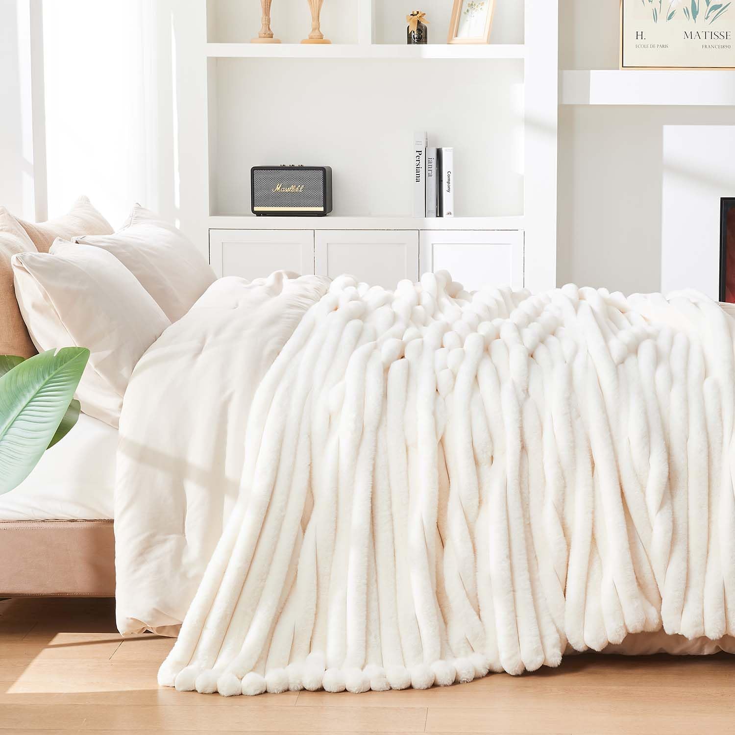 Detalle de Lotus Karen Queen Size Faux Rabbit Fur Blanket, Striped Cream White, 90 x 90 Inches