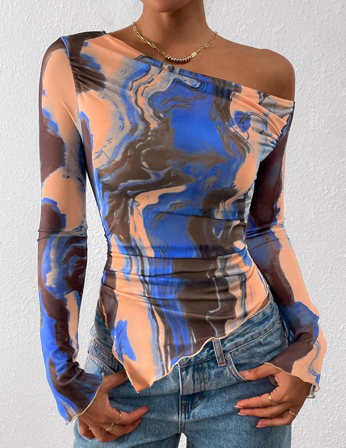 Detalle 2 de PRETTYGARDEN Women's Off-Shoulder Mesh Top, Ruched Tie-Dye Floral, Long Sleeve