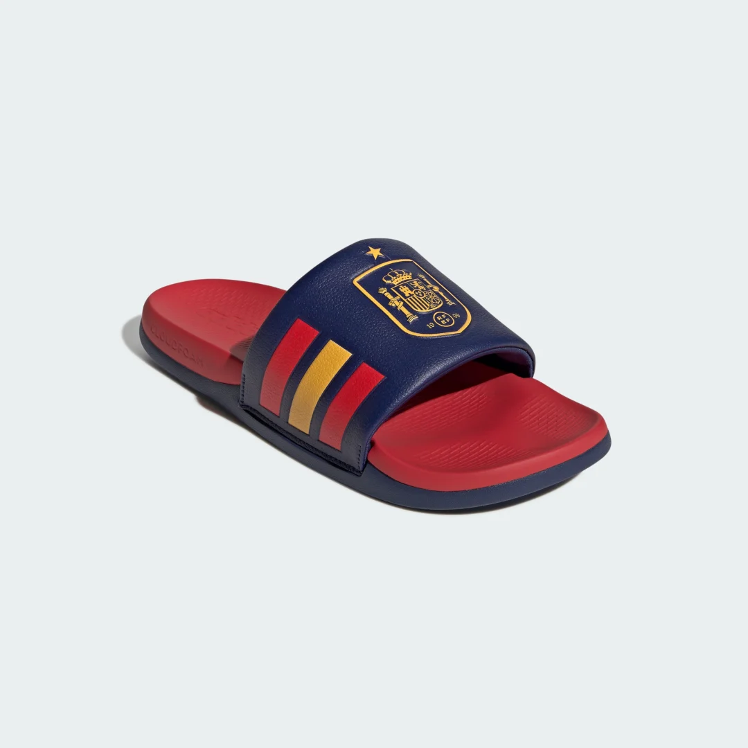 Detalle de Adilette Comfort 2.0 España de Adidas: chancla casual y cómoda para uso diario