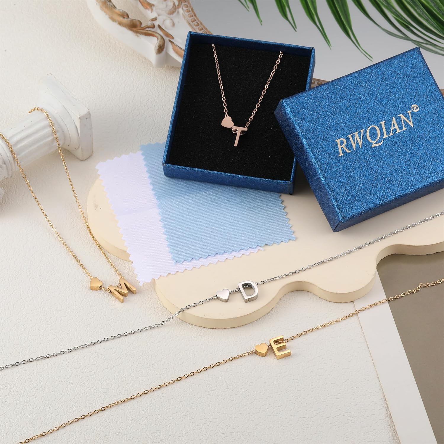 Thumbnail 6 de RWQIAN Damen Buchstaben Kette mit Herz Anhänger – Initialen Halskette in Gold, Roségold oder Silber
