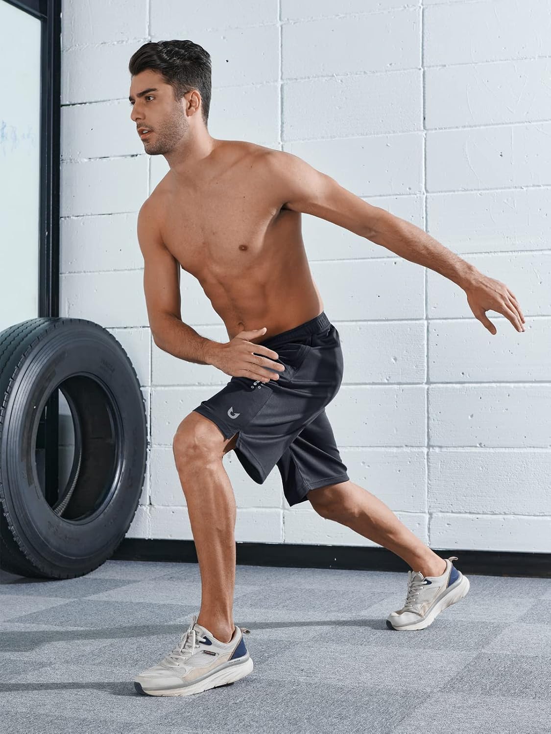 Detalle de NORTHYARD Men's Athletic Gym Shorts: Quick-Dry 10/7/5" with Zipper Pockets