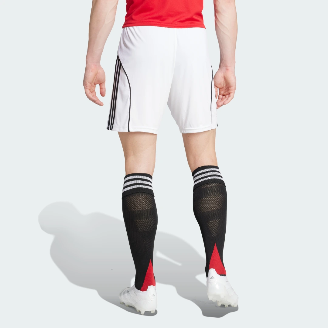 Detalle 2 de Pantalón corto primera equipación Manchester United 25/26 de Adidas