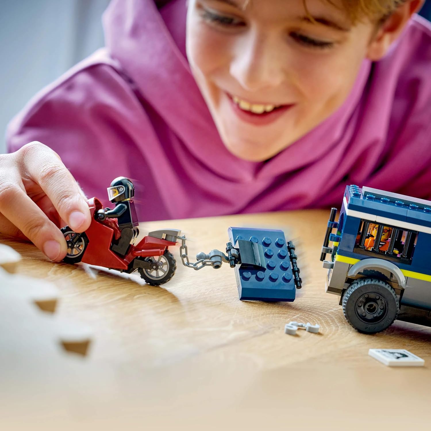 Detalle 2 de LEGO City Prisoner Transport Van 60479