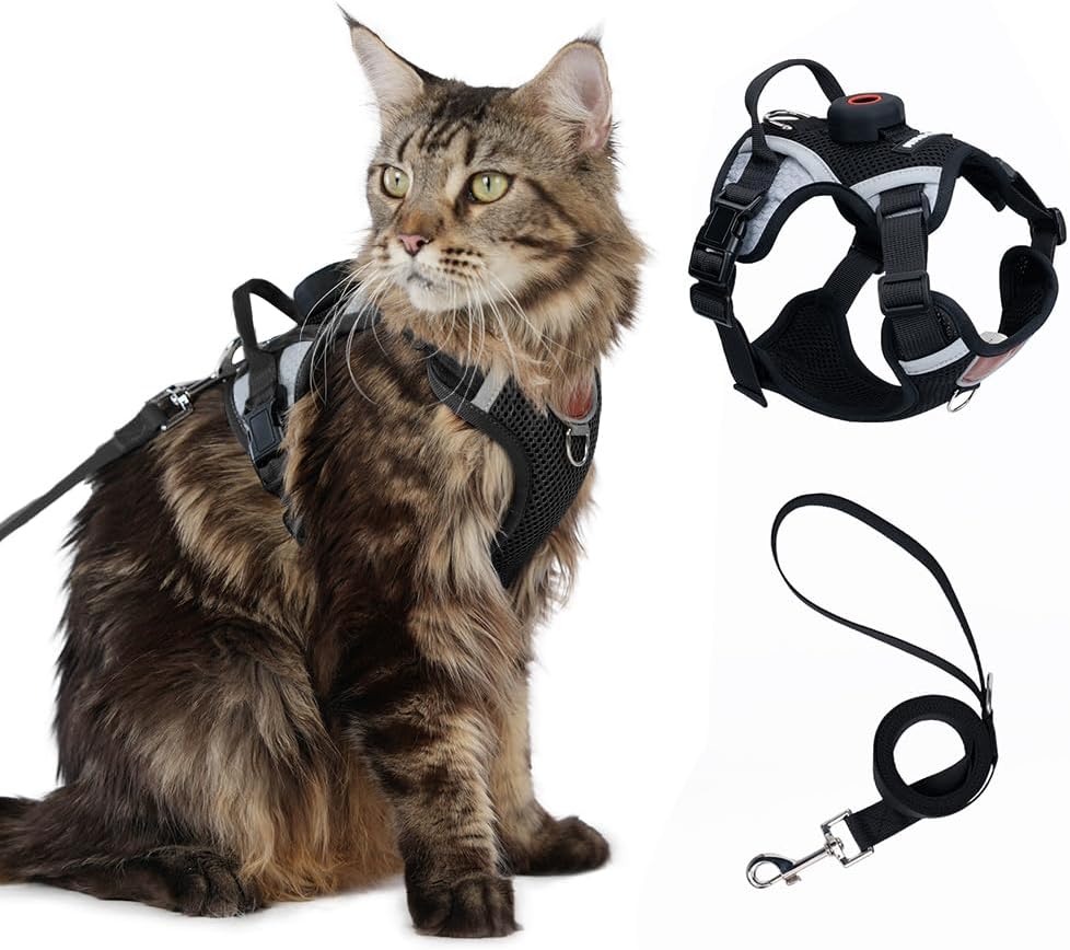 Detalle de Cat Harness and Leash Set with AirTag Holder – Escape-Proof, Adjustable Vest for Large Cats (Size L) with Reflective Strips