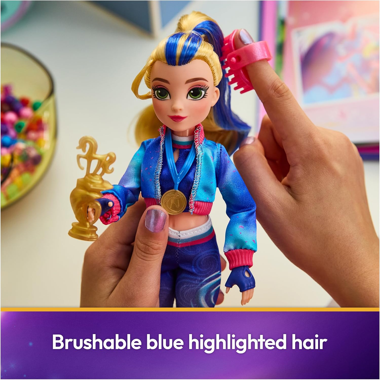 Detalle de Unicorn Academy Isabel Doll 9.5" fashion set