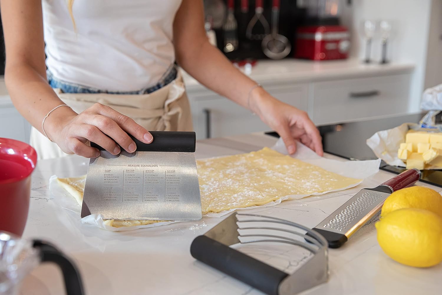 Detalle de KitchenAid Short – ręczny rozdrabniacz do ciasta ze stali nierdzewnej