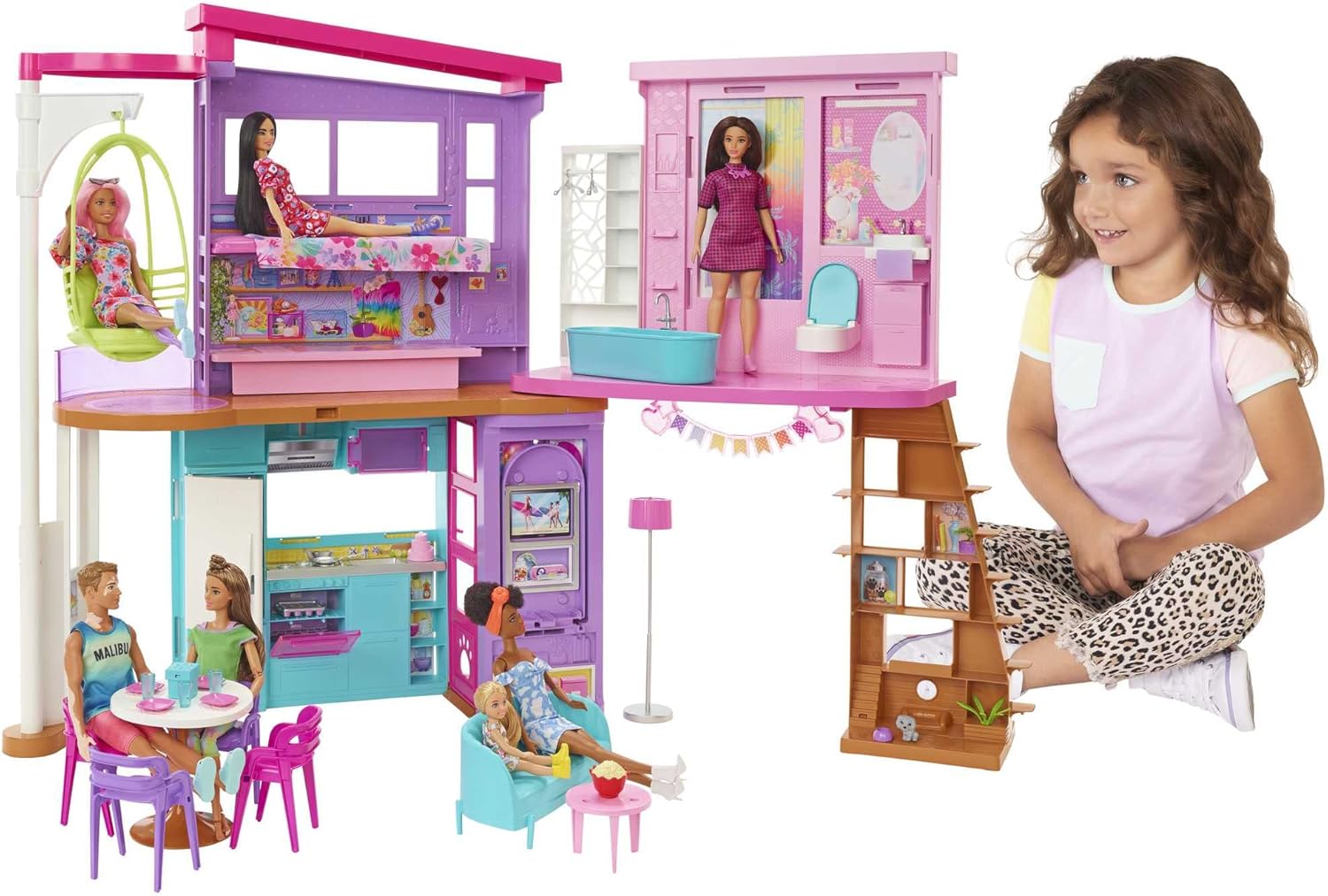 Detalle 2 de Barbie Casa di Malibu (106 cm) playset con 2 piani, 6 stanze, più di 30 pezzi, ascensore e altalena HCD50