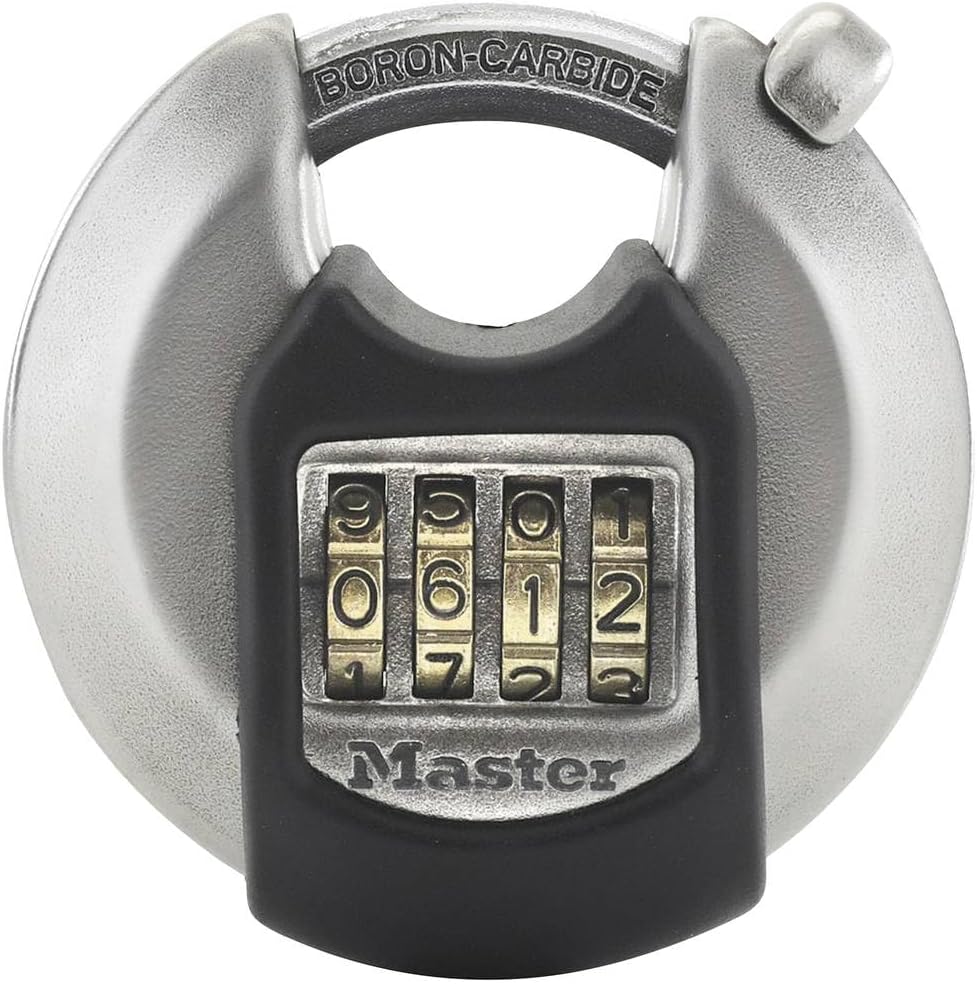 Detalle de MASTER LOCK Heavy Duty Combination Padlock (Security Level 8/10) – Stainless Steel, Outdoor Weatherproof